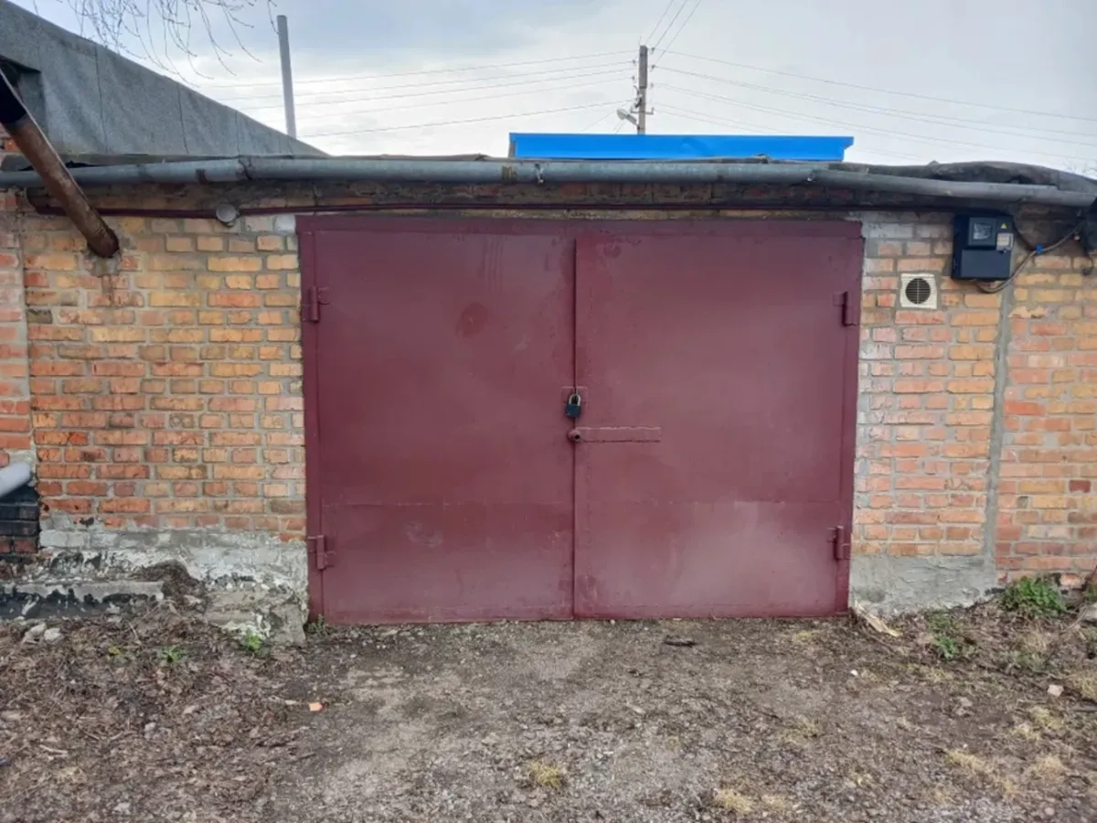 Гараж: цегла, теплий, надійний