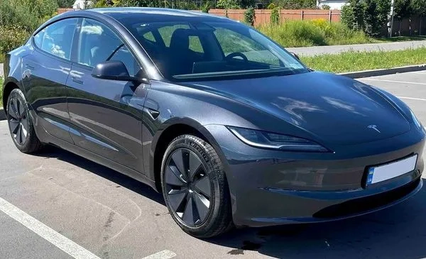 305 Авто на весілля Tesla Model 3 cіра з водієм