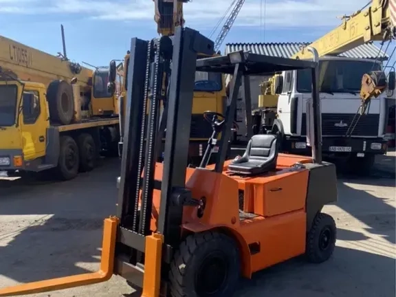 Вилковий навантажувач кар від 1,5 до 3,5 т Послуги 24/7