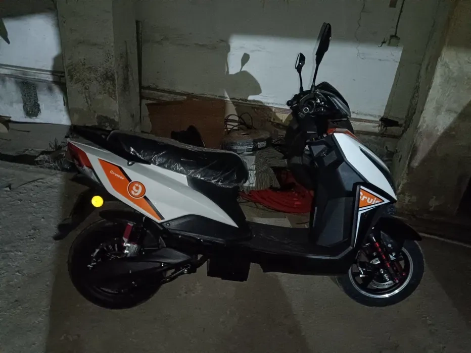 Електроскутери Telbi Wolf 9 та Telbi Wolf 3: Ваш Швидкий та Екологічний Транспорт для Міста.