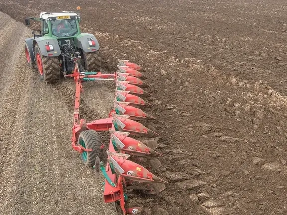 Плуг KVERNELAND (1662) для пахоти землі