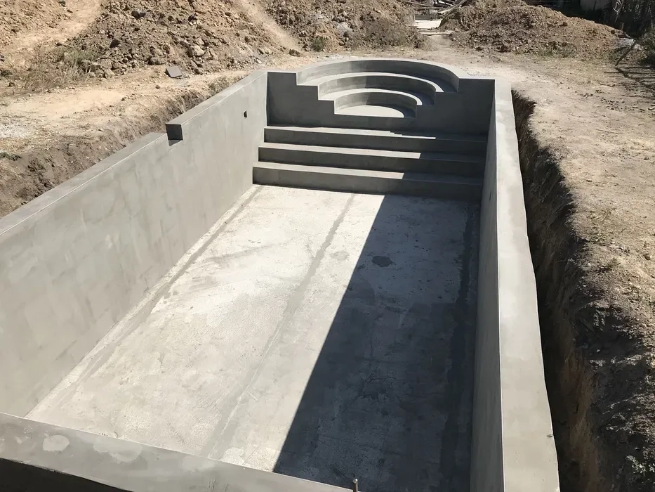 Індивідуальне будівництво басейнів будь-якої форми та розміру