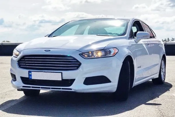 368 Ford Fusion білий авто на весілля замовити в Києві