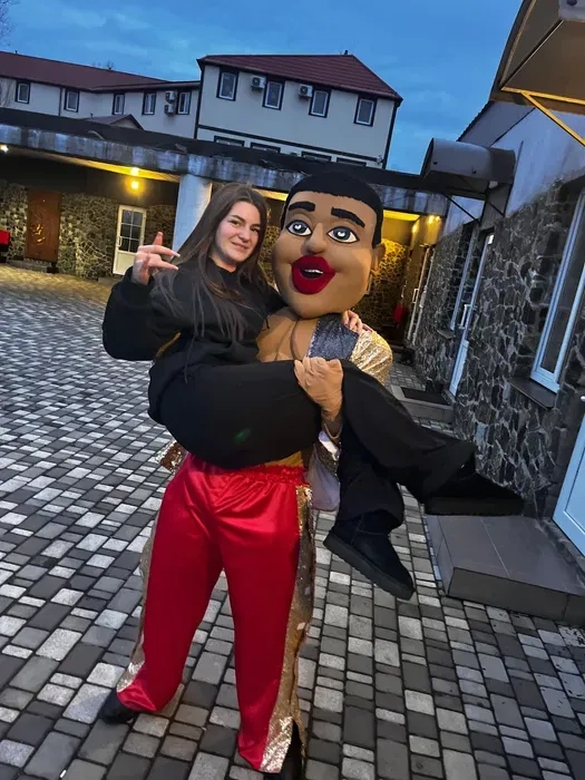 Гумористичне шоу від Мачо. Ростова лялка привітання з днем народження.