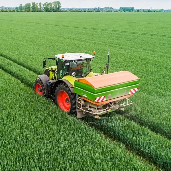 Розкидач мінеральних добрив AMAZONE (агрегат напівпричіпний FR) з трактором John Deere 8R