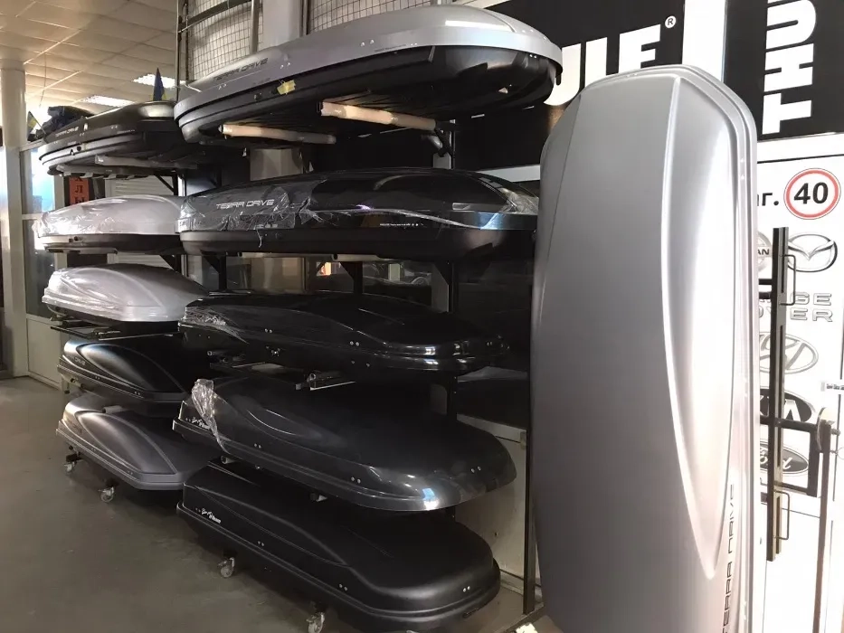 Багажники та автобокси.