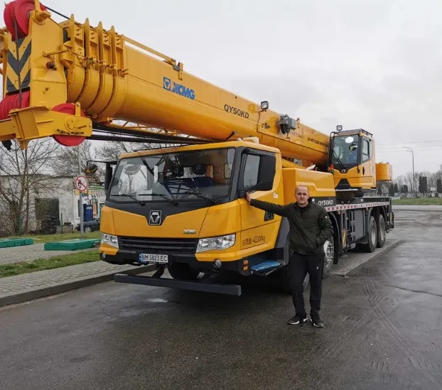 Автокран 25 – 50 т. Довжина стріли 21.7м – 60м.