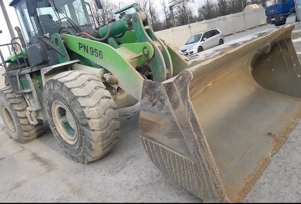 Предоставляем услуги Спецтехники, Фронтальный погрузчик