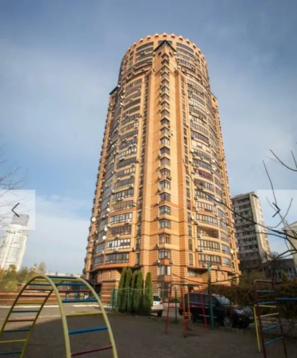 Зручне паркомісце для вашого авто