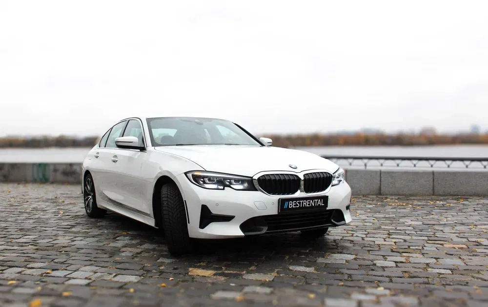 BMW 330 White легкове авто