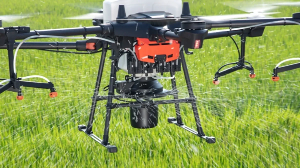 Агродрони DJI Agras: Внесення ЗЗР та десикація без втрат врожаю!