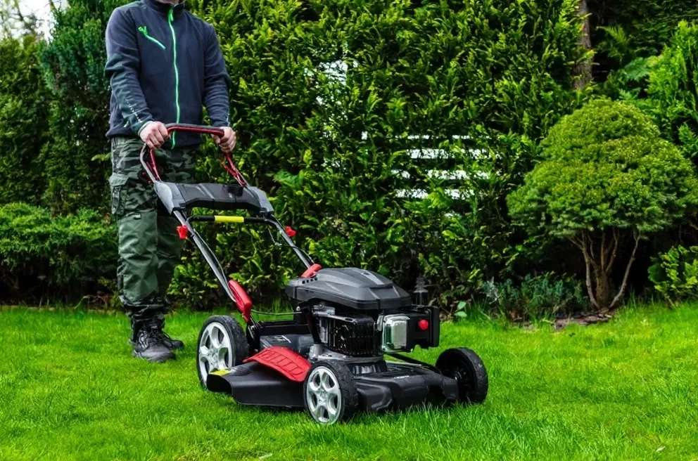 Газонокосарка бензинова травозбірником