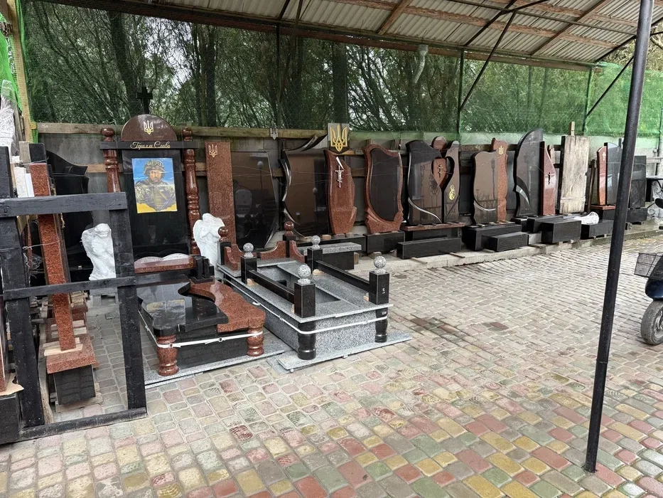 Виготовлення та встановлення памятників місто Бар, біля стадіону