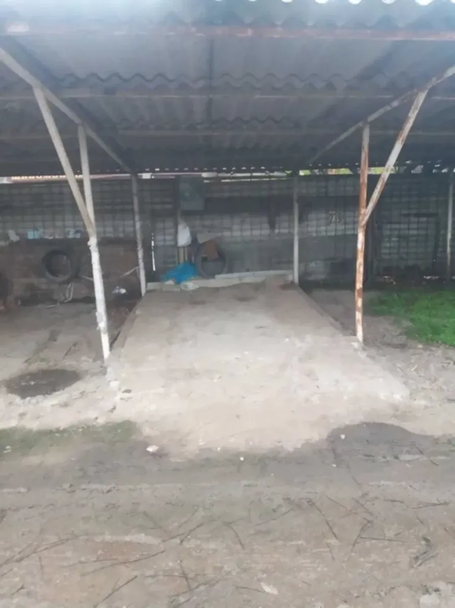 Місце для автомобіля на критій, охоронюваній стоянці