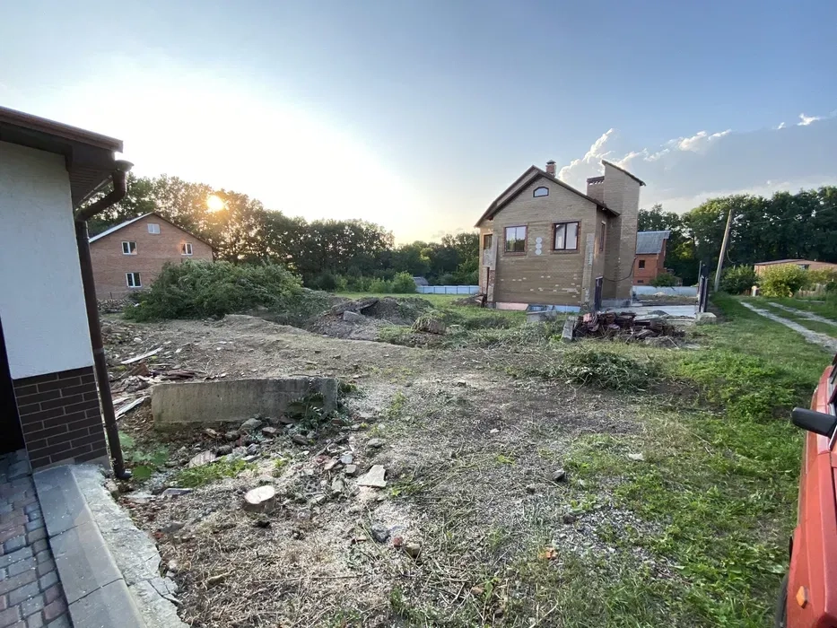 Розчищення ділянок від рослинності 10 грн.