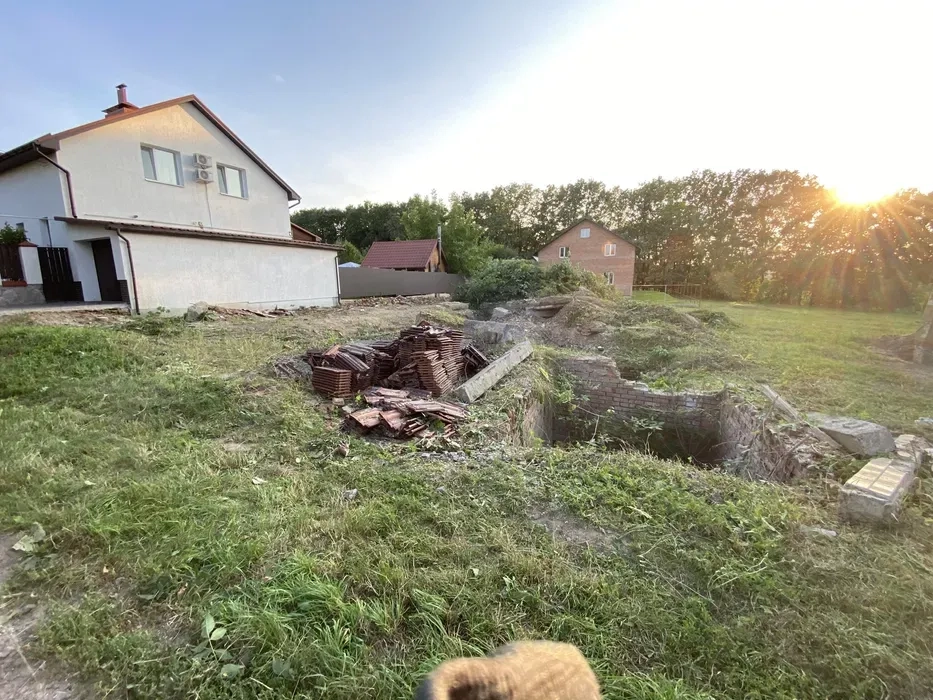 Розчищення ділянок від рослинності 10 грн.