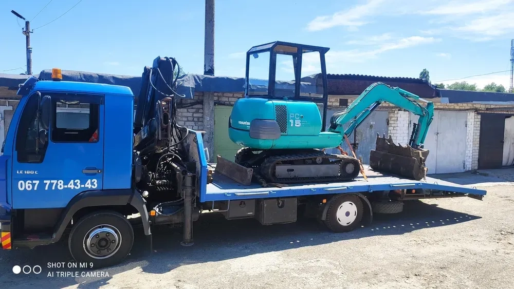 Послуги мінінавантажувача Bobcat та екскаватора 2.5т: планування, копання, доставка