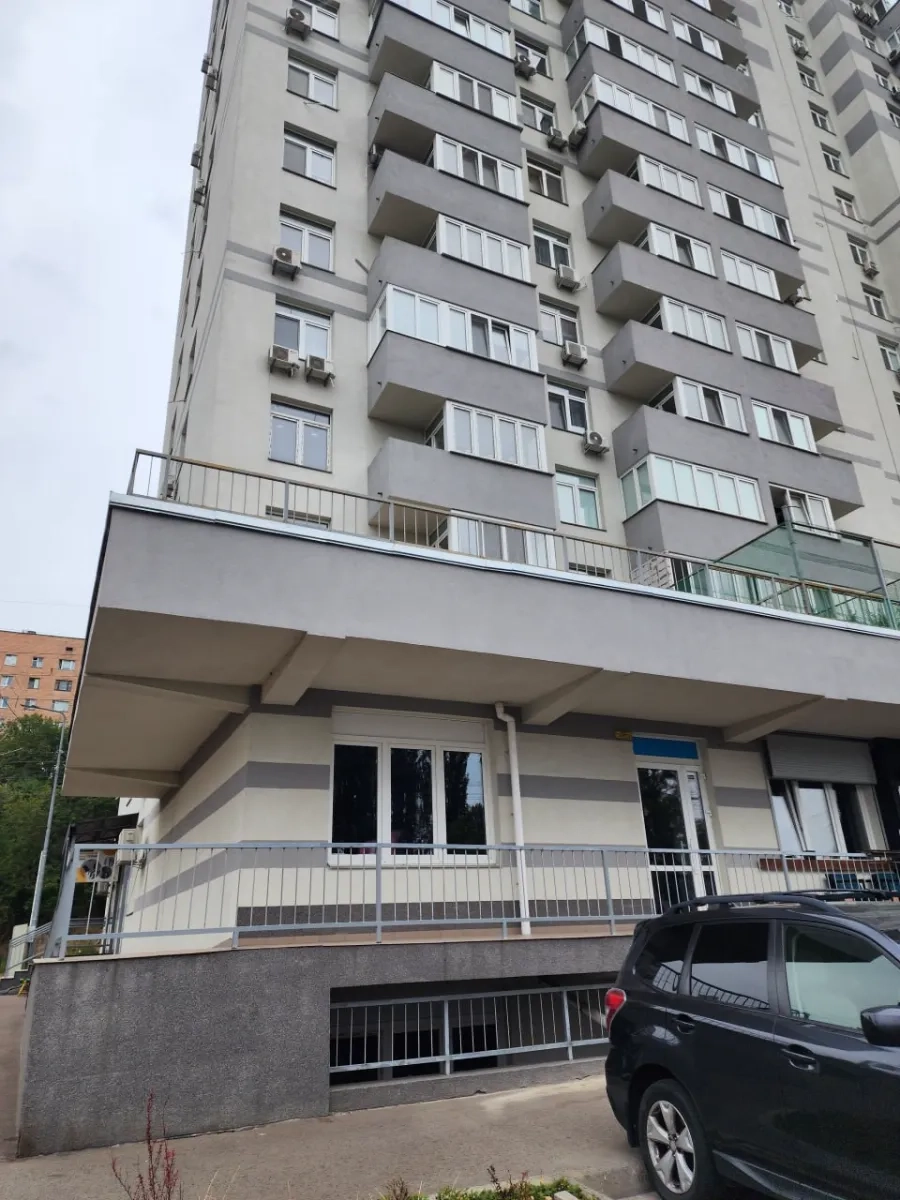 Фасадне приміщення 151 м2 у Вишгороді