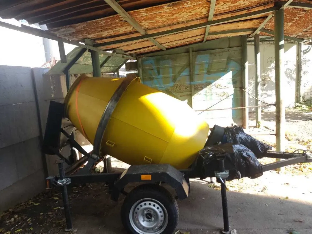 Бетонозмішувач великого об'єму