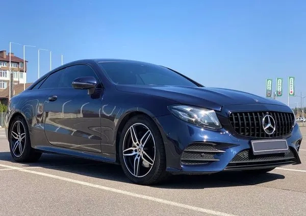059 Mercedes Е Coupe W238 без водія з водієм