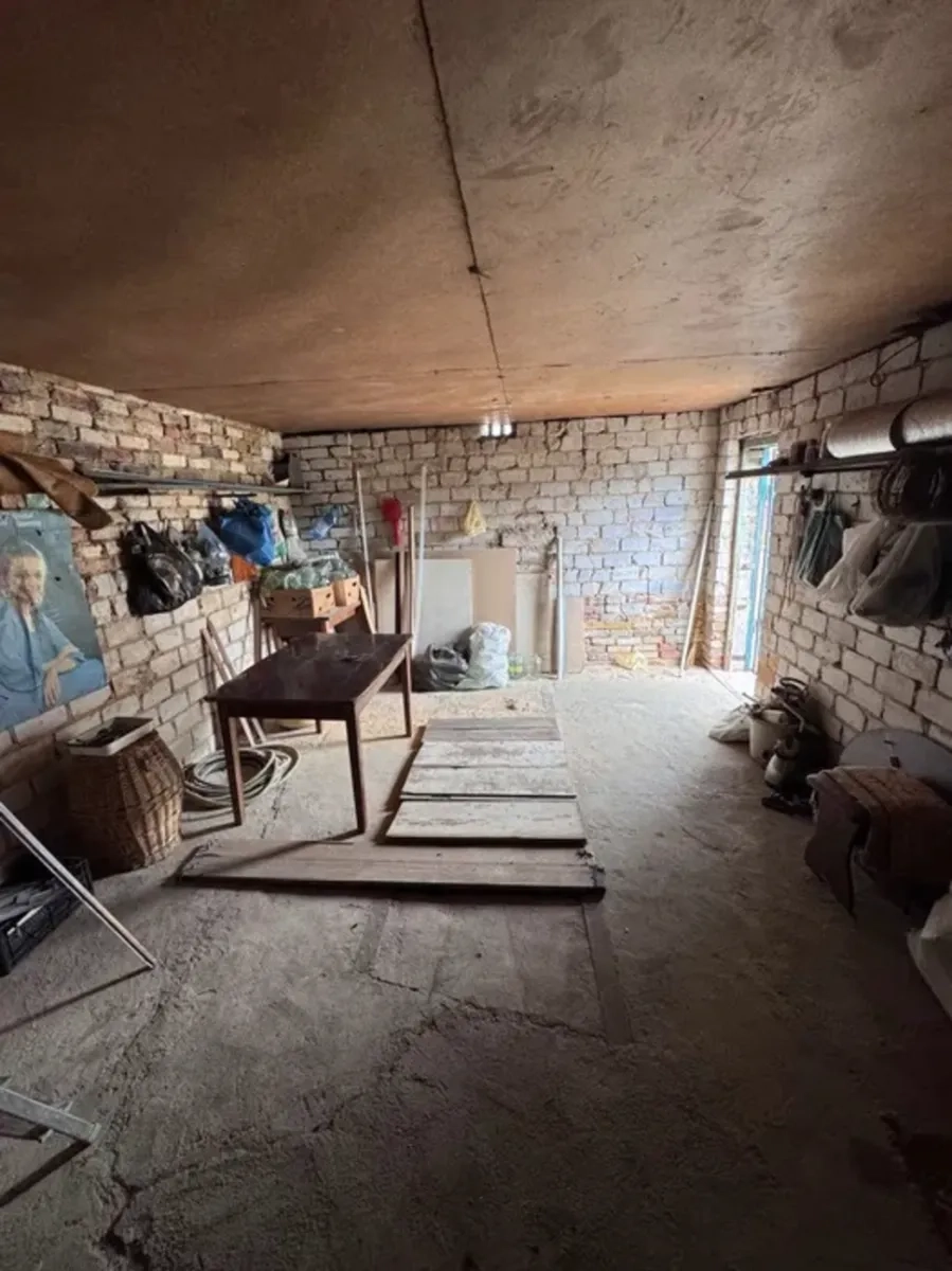 Цегляний гараж для легкового автомобіля