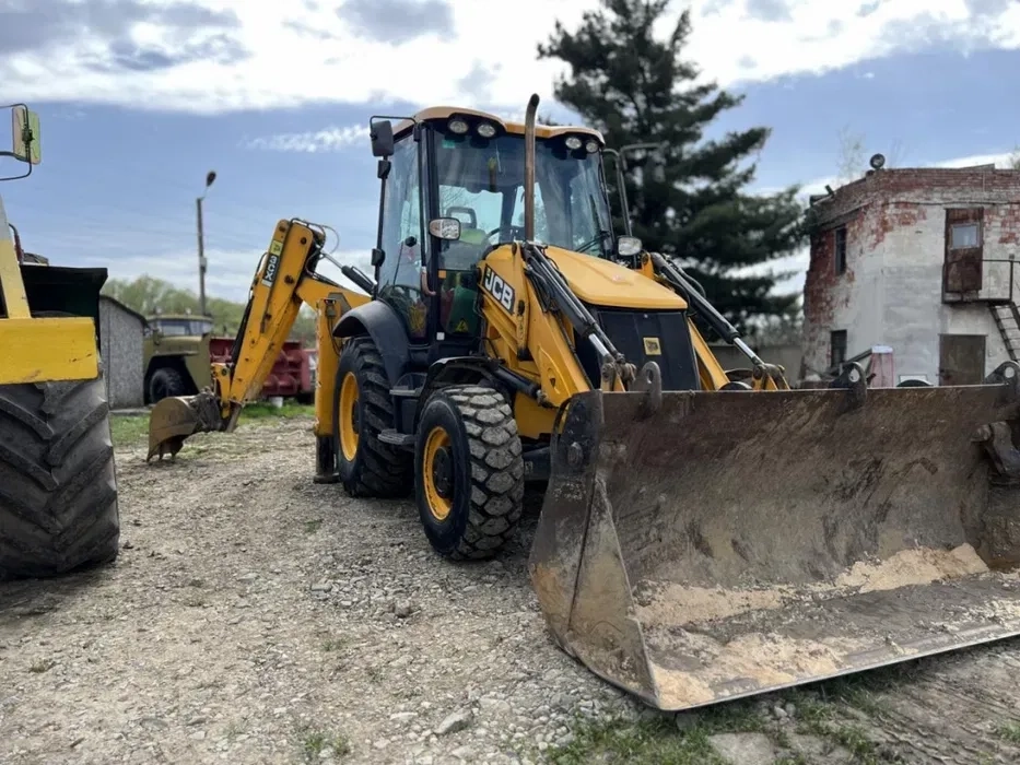Екскаватор JCB з водієм