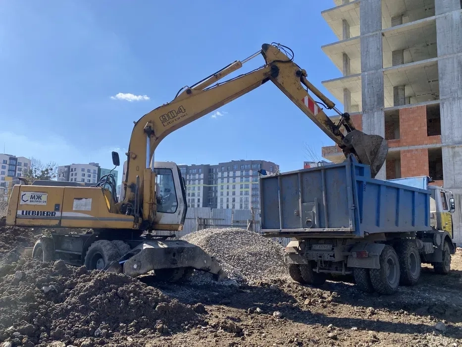 Повноповоротний ескаватор