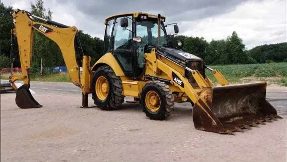 Ексковатор-навантажувач з оператором