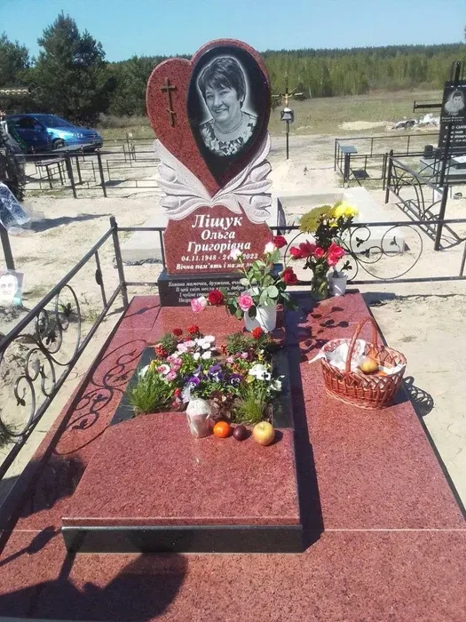 Пам'ятники з граніту. Власне виробництво. Професійний монтаж.