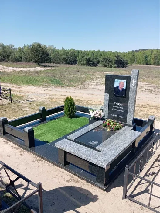Пам'ятники з граніту. Власне виробництво. Професійний монтаж.