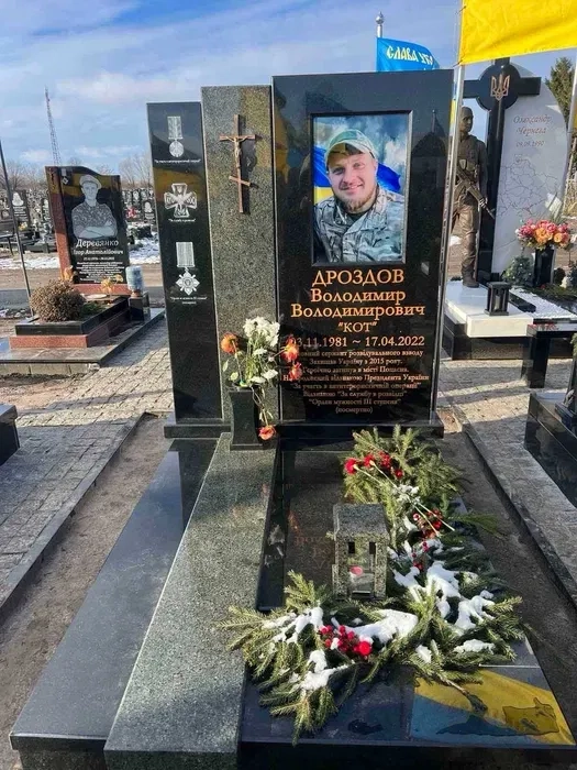 Пам'ятники з граніту. Власне виробництво. Професійний монтаж.