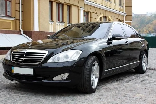 094 Авто на весілля Vip-авто Mercedes W221 S550L c білим салоном