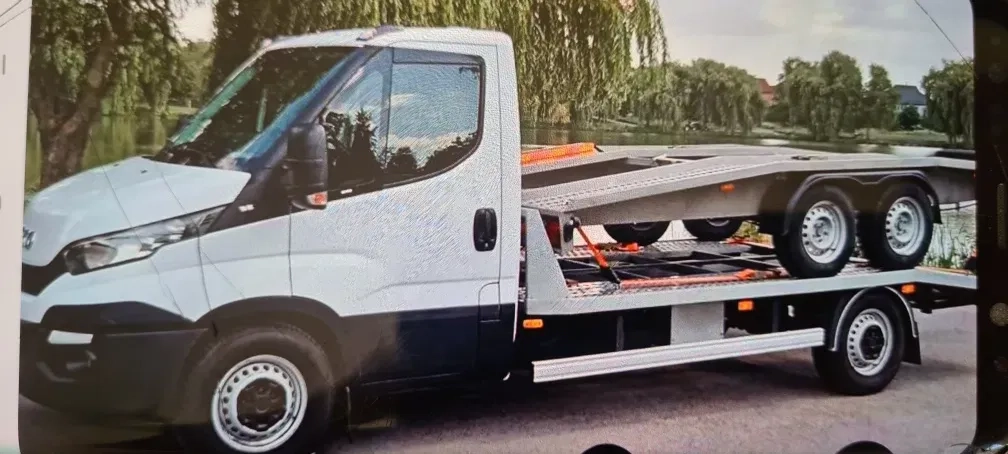 Автовоз эвакуатор с прицепом лаветой.