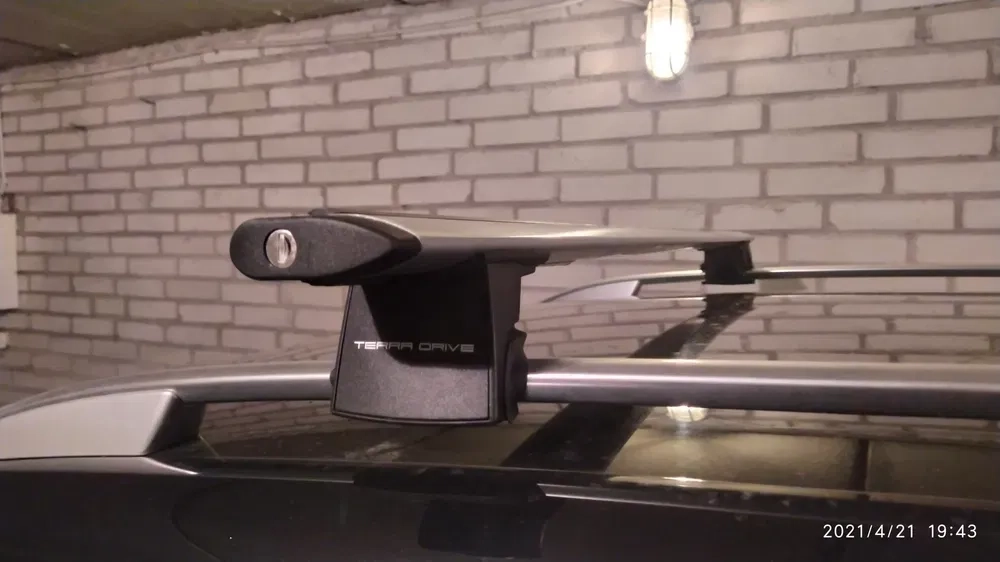 Багажник на кришу Terra Drive 440л та поперечки на рейлі