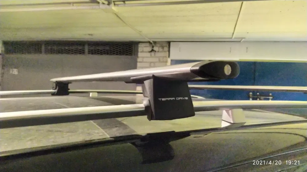 Багажник на кришу Terra Drive 440л та поперечки на рейлі