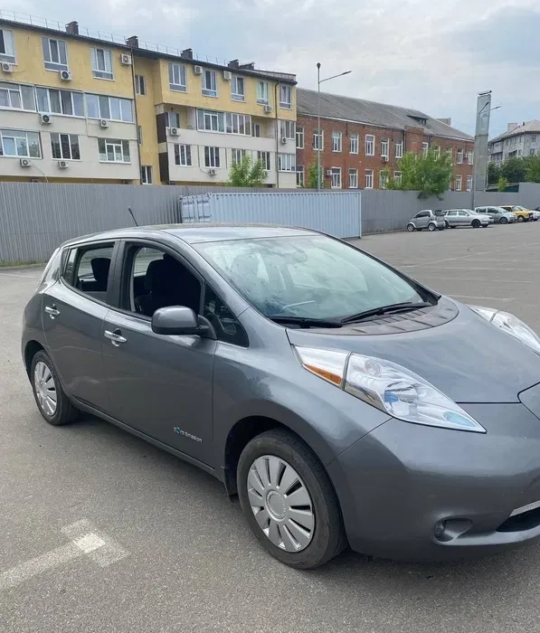 Авто Без застави 3300 NISSAN Leaf