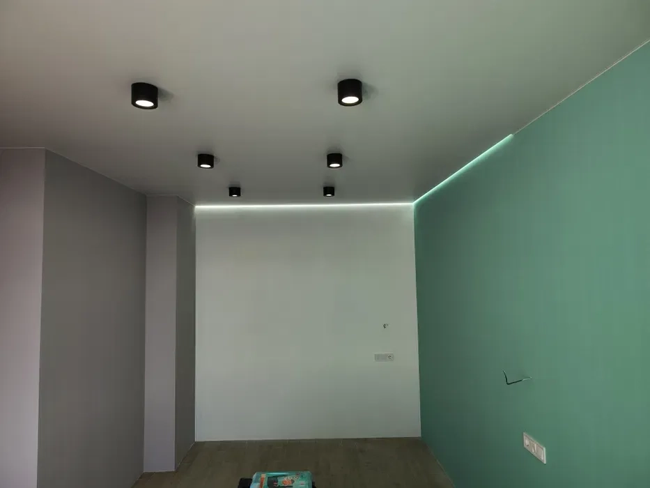 Малярные работы.Механезированое Шпатлевание,поклейка обоев, покраска.