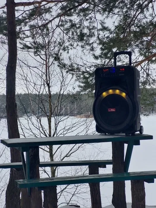 Колонки (музики) та є JBL 15 на акуммуляторі