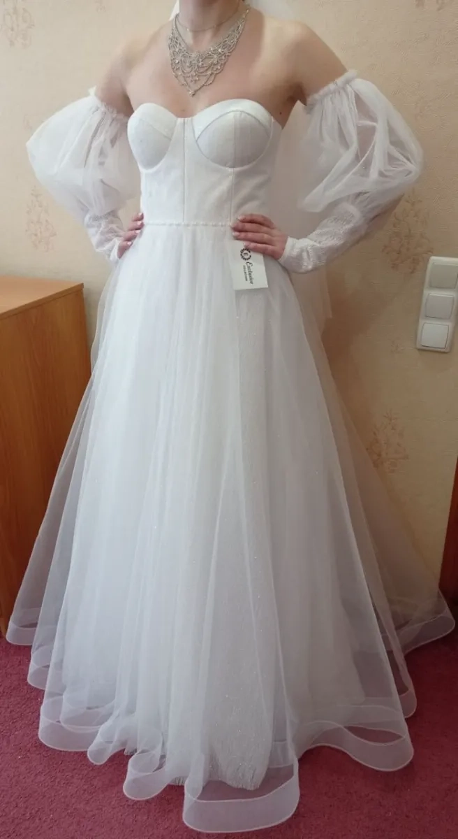 Весільні сукні, шубки, аксесуари