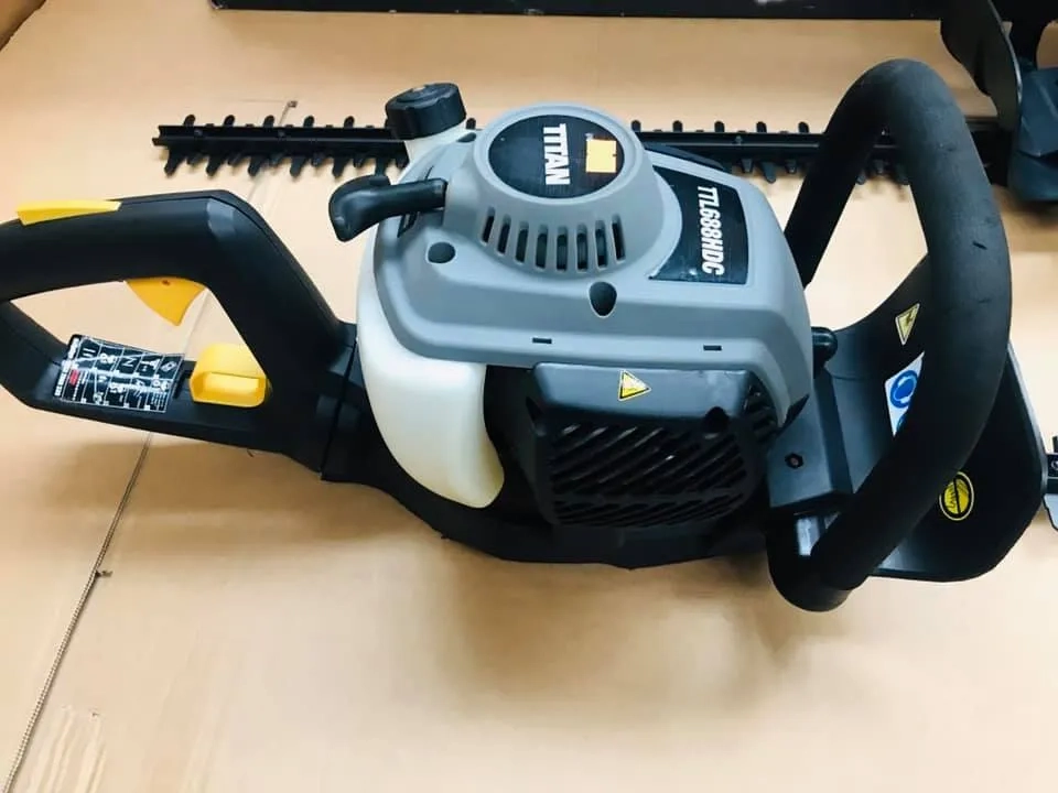 Кущоріз TITAN TTL688HDC — Ідеальний сад без зусиль!