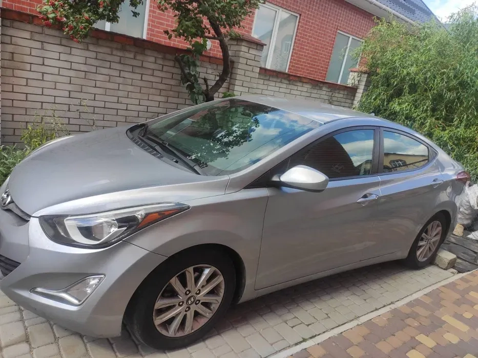 Авто Hyundai Elantra 5
