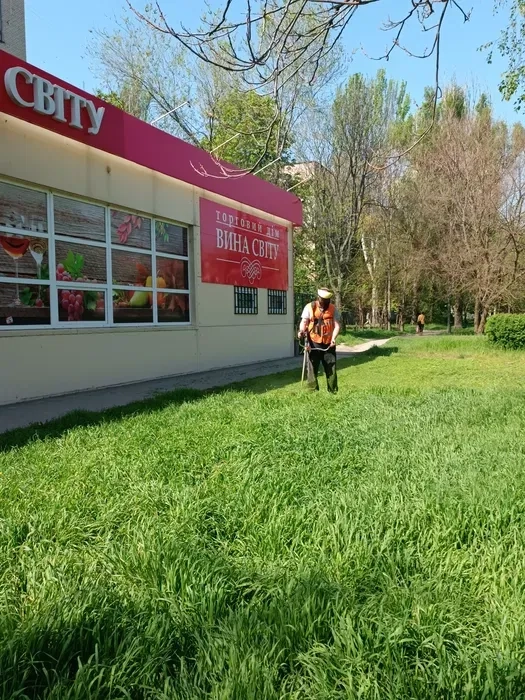 Косіння трави, прибирання території, спилювання дерев, працюємо з ОСББ