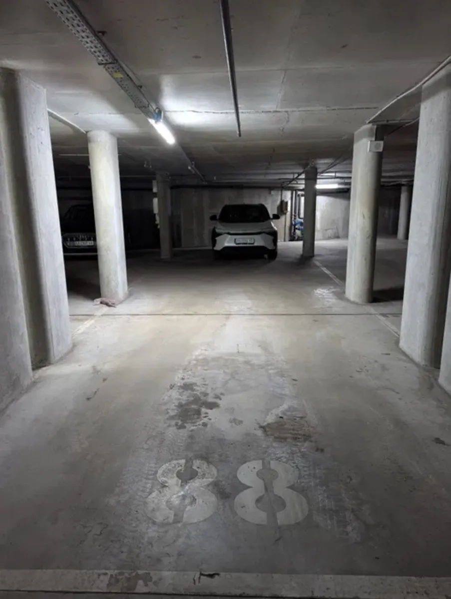 Паркомісце в ЖК "Cardinal" — зручний заїзд