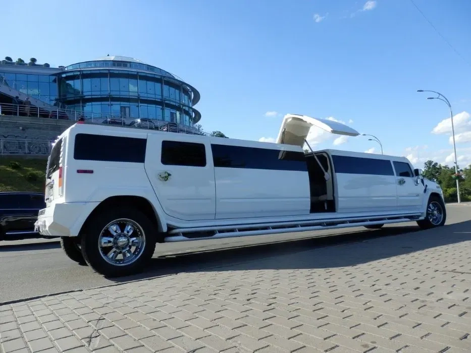Лімузин на весілля Київ, недорого.