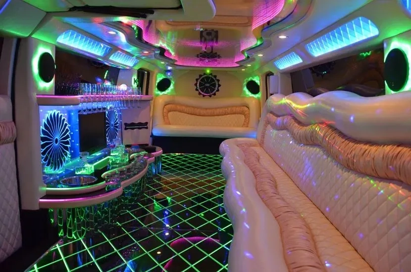 Лімузин на весілля Київ, недорого.