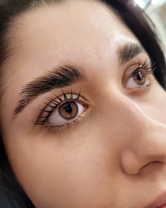 Ламінування вій / брів оформлення корекція