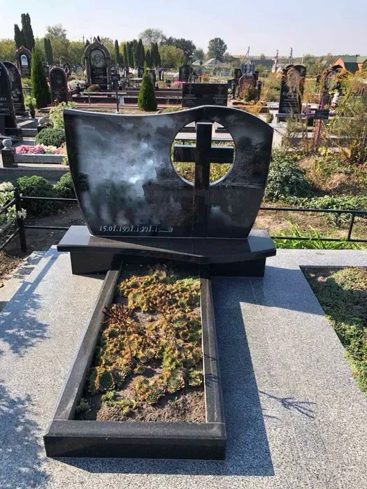 Якісне виготовлення та професійне встановлення памʼятників