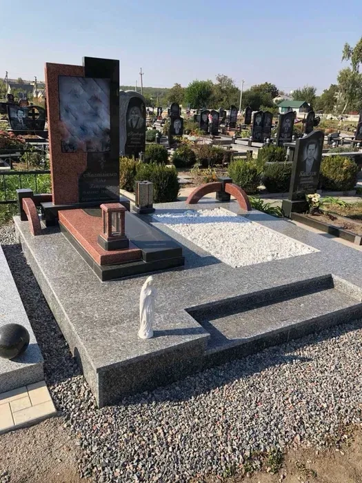 Якісне виготовлення та професійне встановлення памʼятників