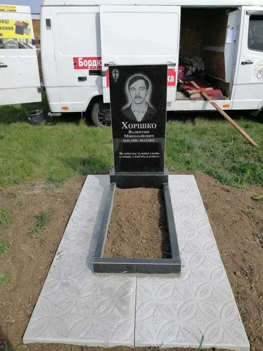 Гранітні пам'ятники у Запоріжжі | Виготовлення та встановлення