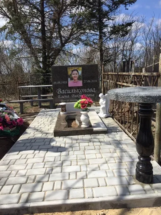 Гранітні пам'ятники у Запоріжжі | Виготовлення та встановлення